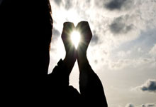 雷火电竞-当德甲霸主遇上紫金王朝：曼城“登顶湖人”背后的体育资本迷局