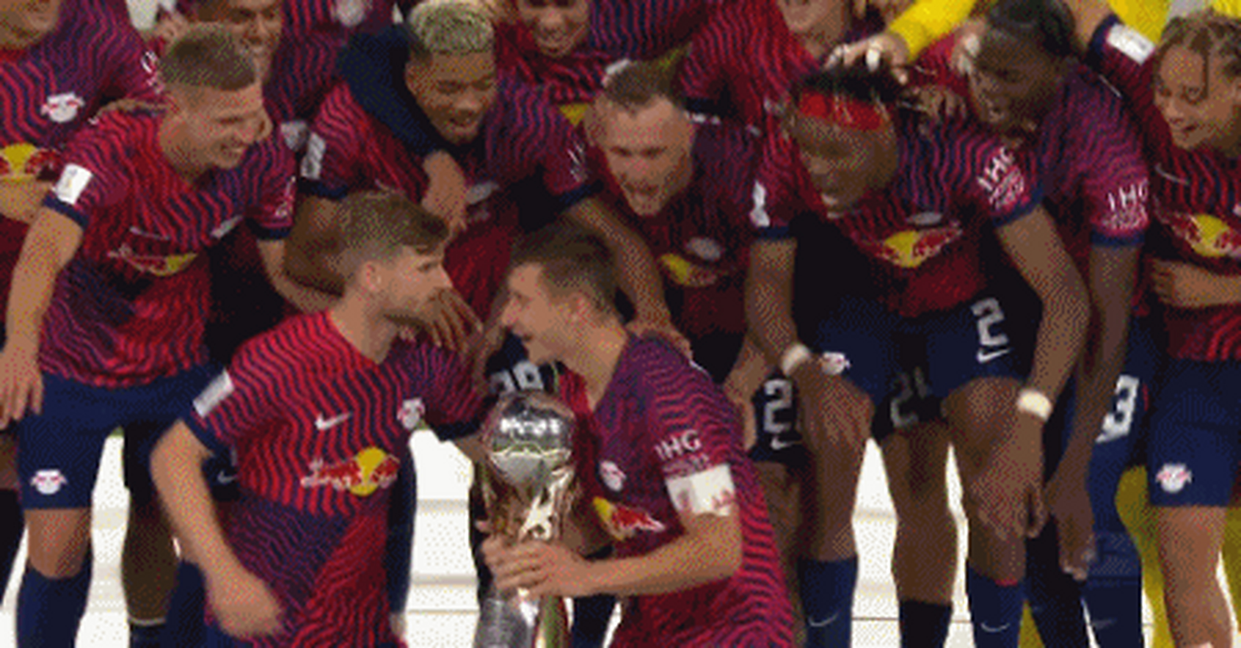 巴伐利亚竞技莱比锡队在德国足球联赛领先 巴伐利亚竞技莱比锡队在德国足球联赛领先