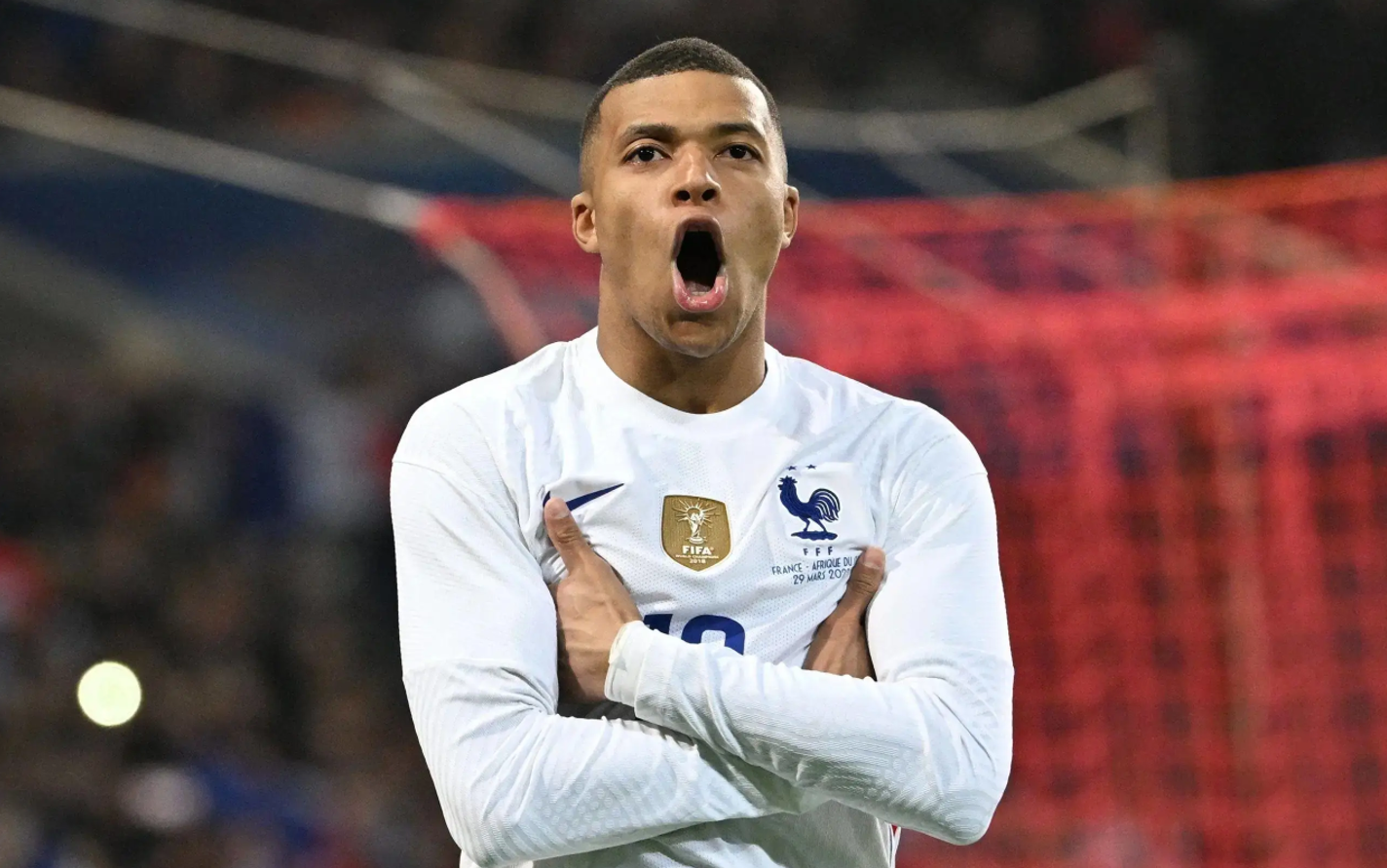 皇马大胜比利亚雷亚尔,稳居积分榜首的简单介绍 皇马大胜比利亚雷亚尔,稳居积分榜首的简单介绍