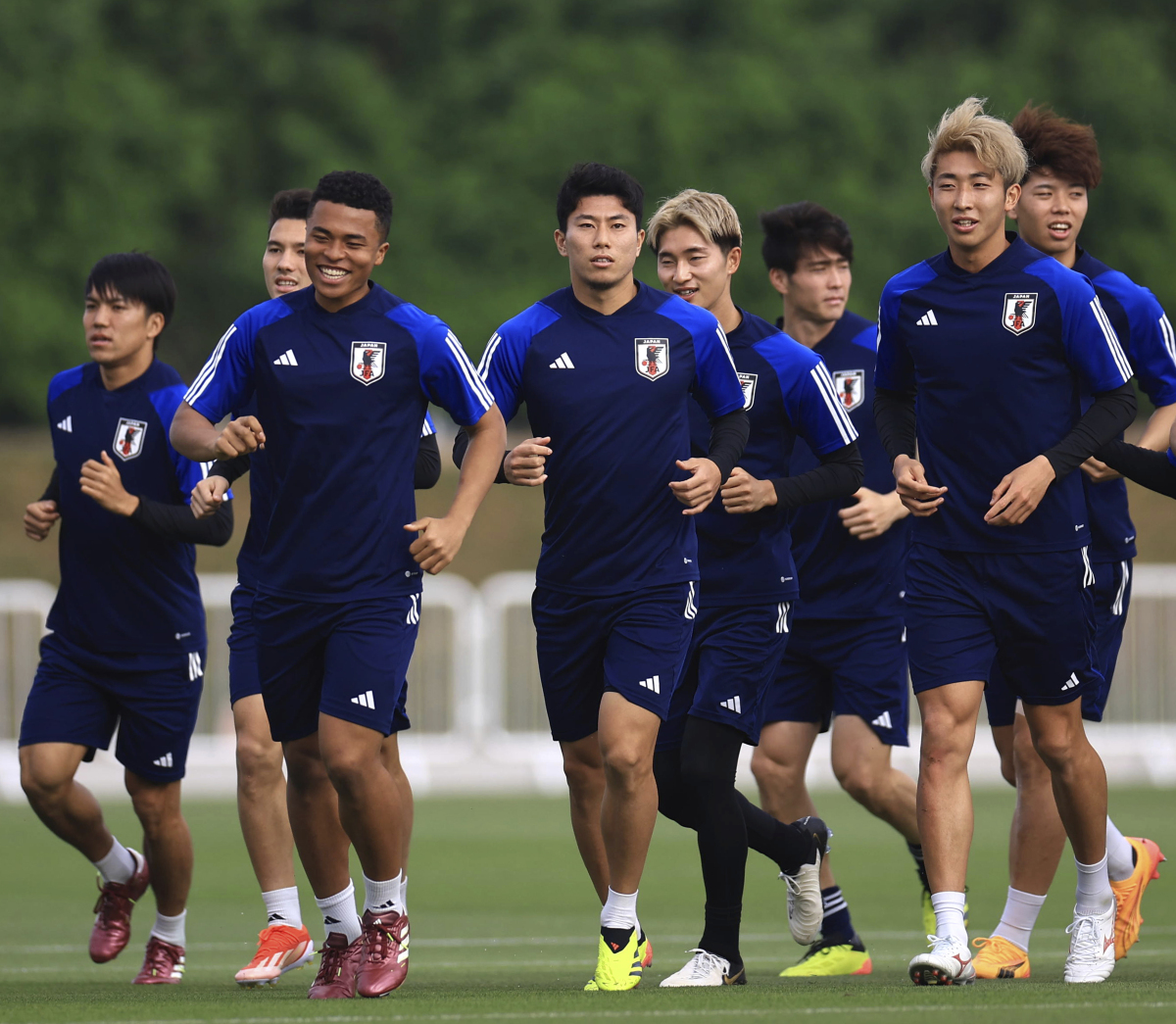 雷火电竞网站-包含亚洲足球赛事魅力盛行，各队为荣耀而战的词条