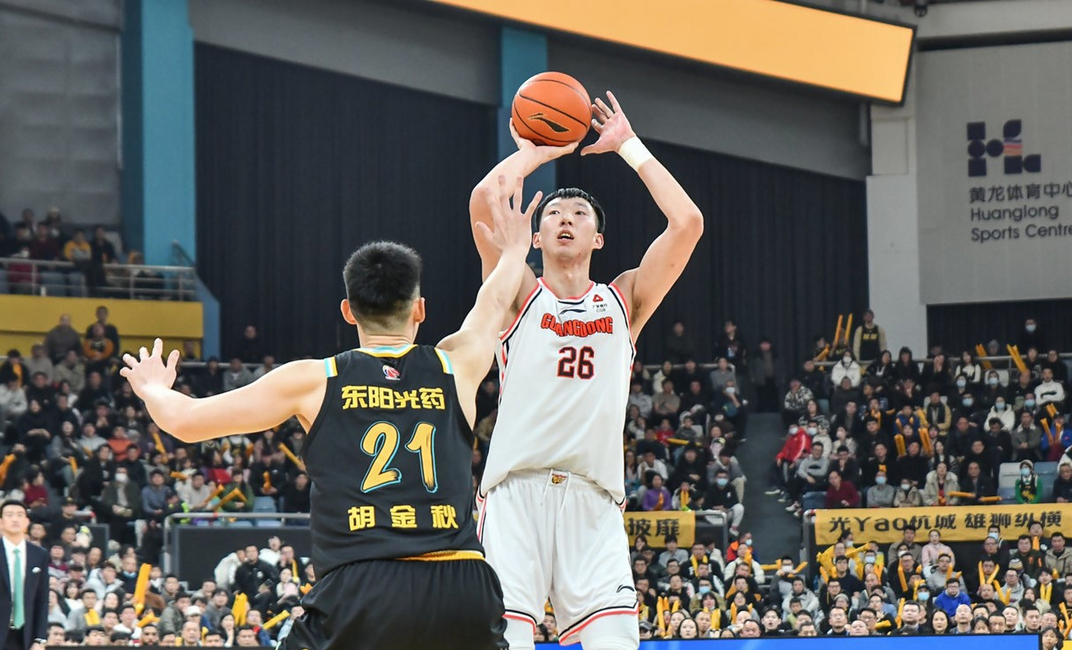 吉林队在主场赢得激烈对决，震撼全场观众的简单介绍