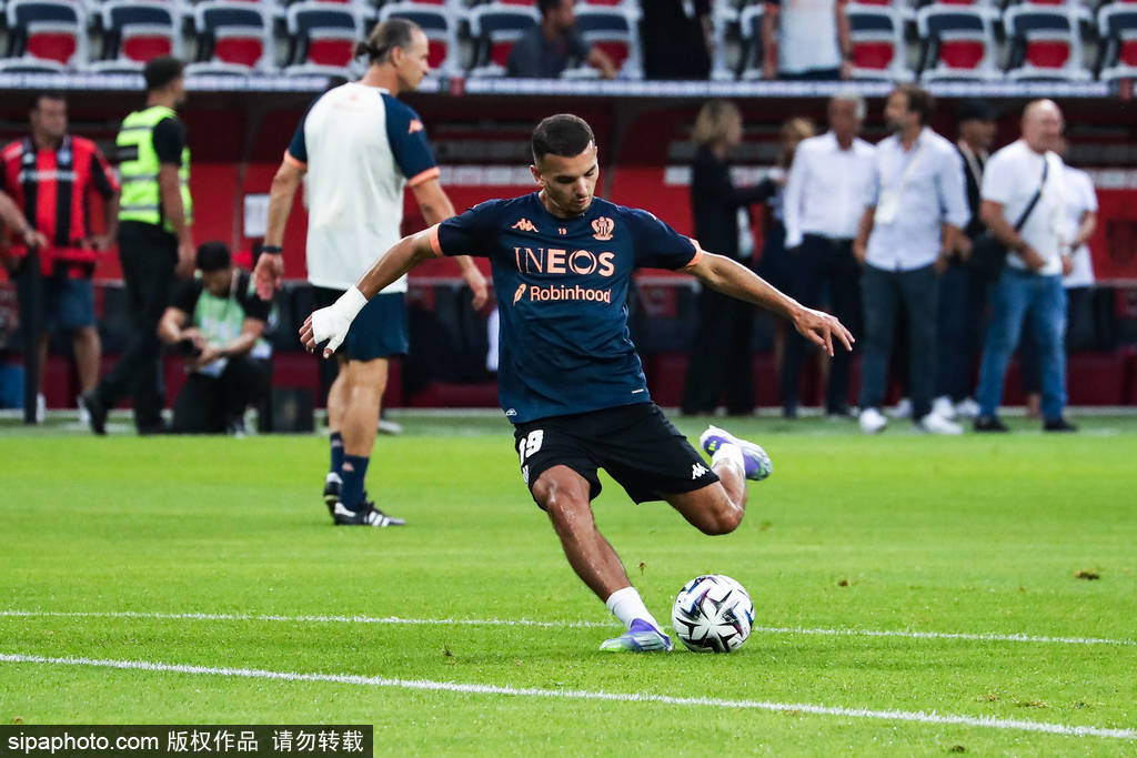 雷火电竞-尼斯承认球队防守存在问题，需尽快补强