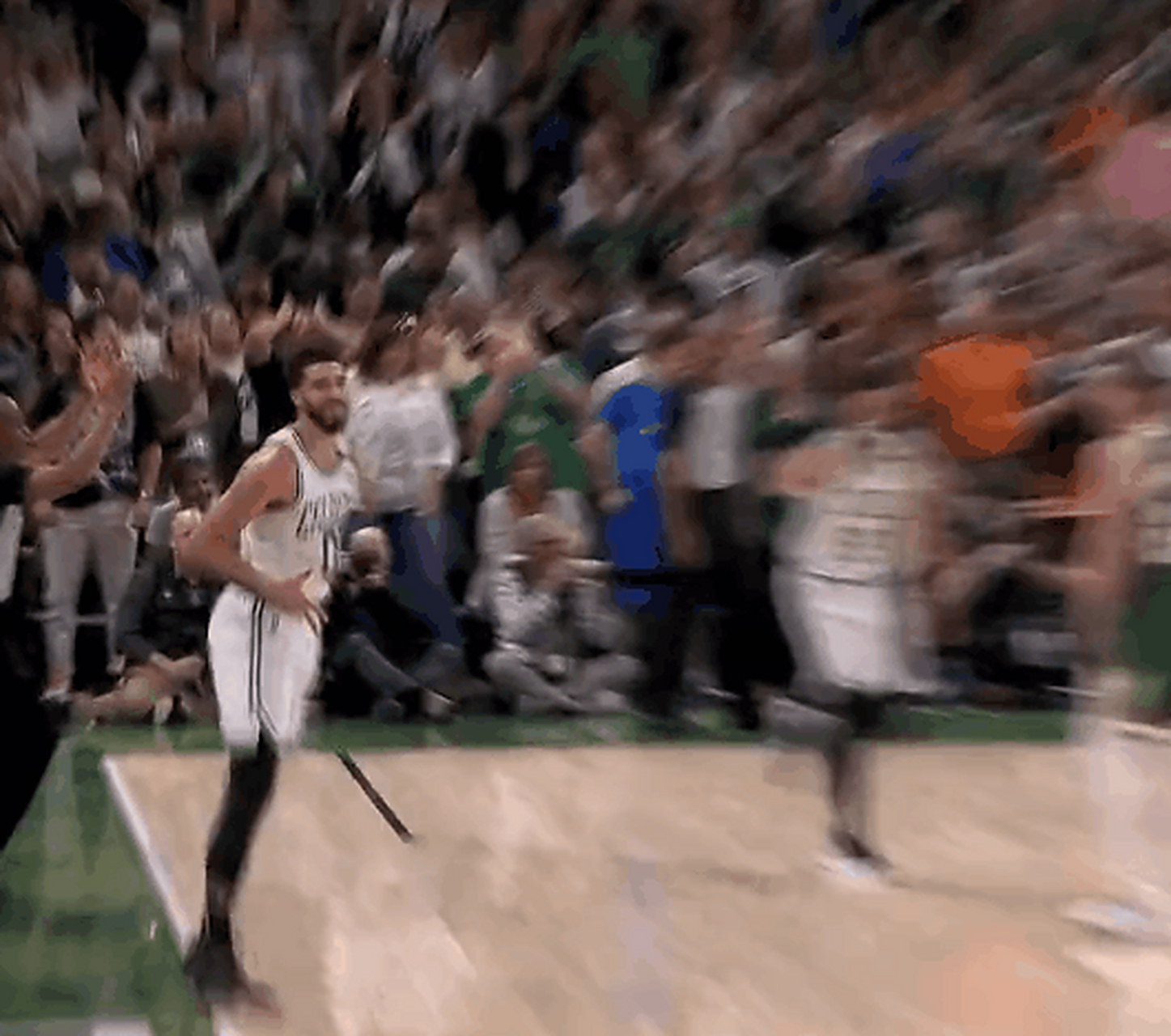 奇才碾压雄鹿,塔图姆爆发神勇 奇才碾压雄鹿,塔图姆爆发神勇