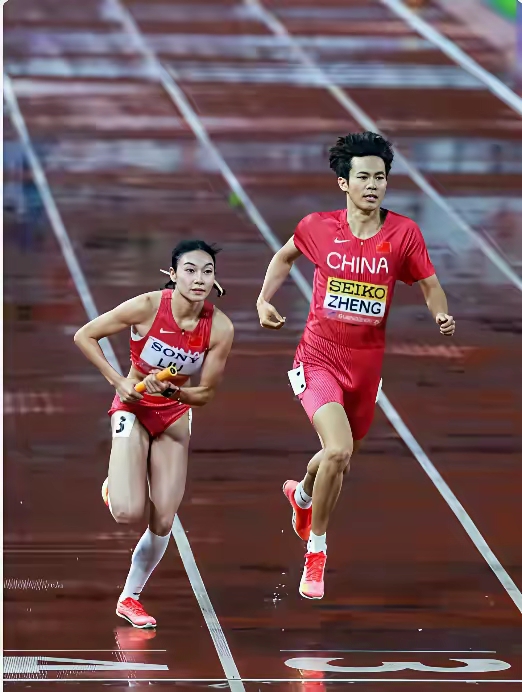 包含共同努力!接力赛跑选手合力夺得金牌的词条 包含共同努力!接力赛跑选手合力夺得金牌的词条