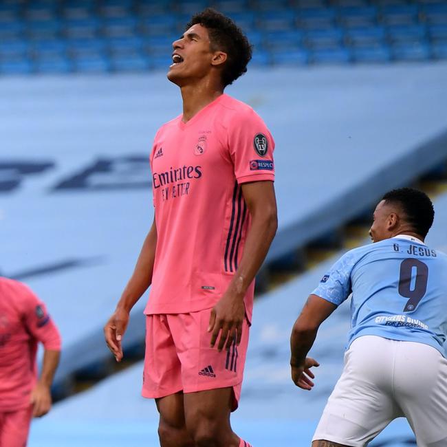 瓦拉内重回皇马,神勇表现带领球队击败对手 瓦拉内重回皇马,神勇表现带领球队击败对手