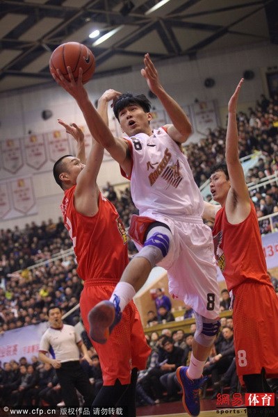 即时盘口明星选手受伤退赛，引发热议