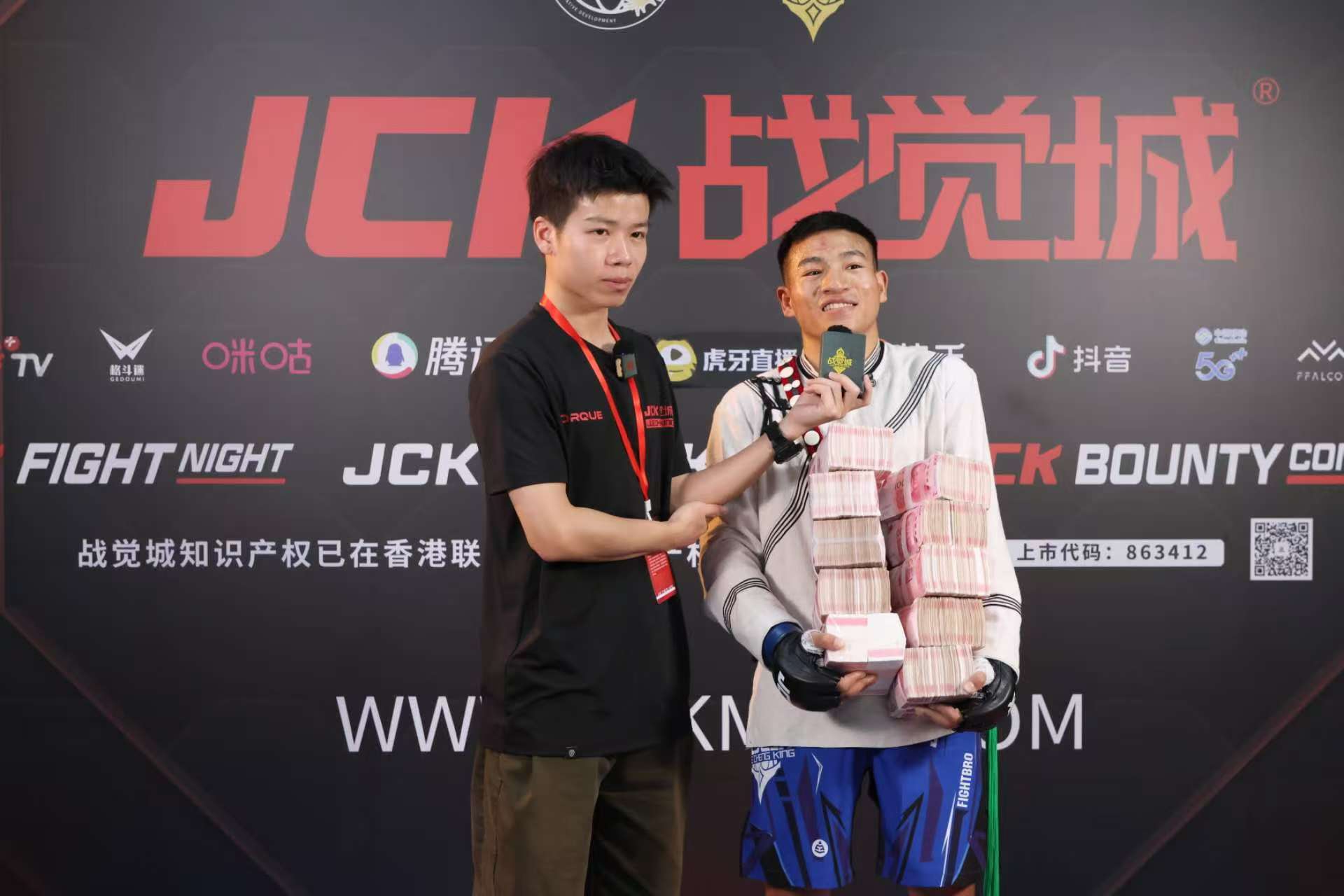 包含拳击选手发挥出色,荣膺最佳MVP的词条 包含拳击选手发挥出色,荣膺最佳MVP的词条