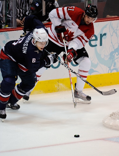 冰球球员突破自我,表现堪称完美的简单介绍 冰球球员突破自我,表现堪称完美的简单介绍