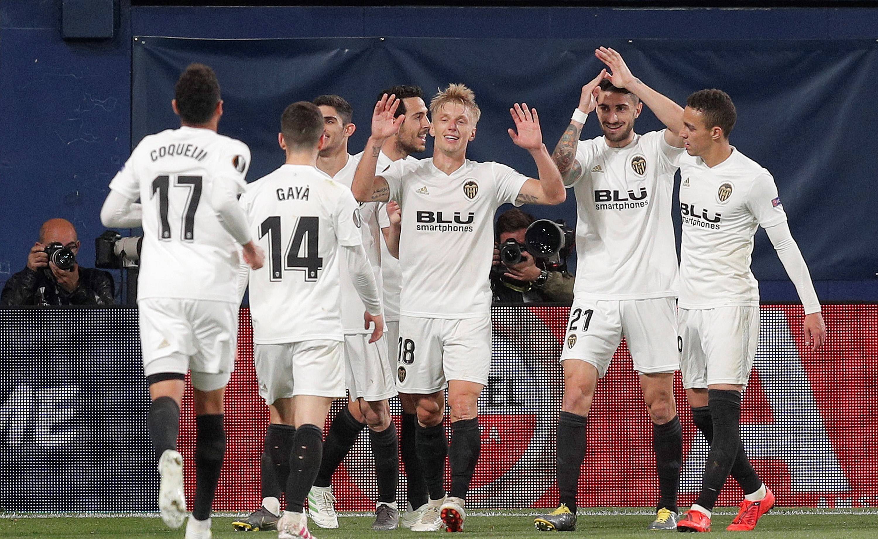 西甲联赛中某支球队依旧占据榜首位置 西甲联赛中某支球队依旧占据榜首位置