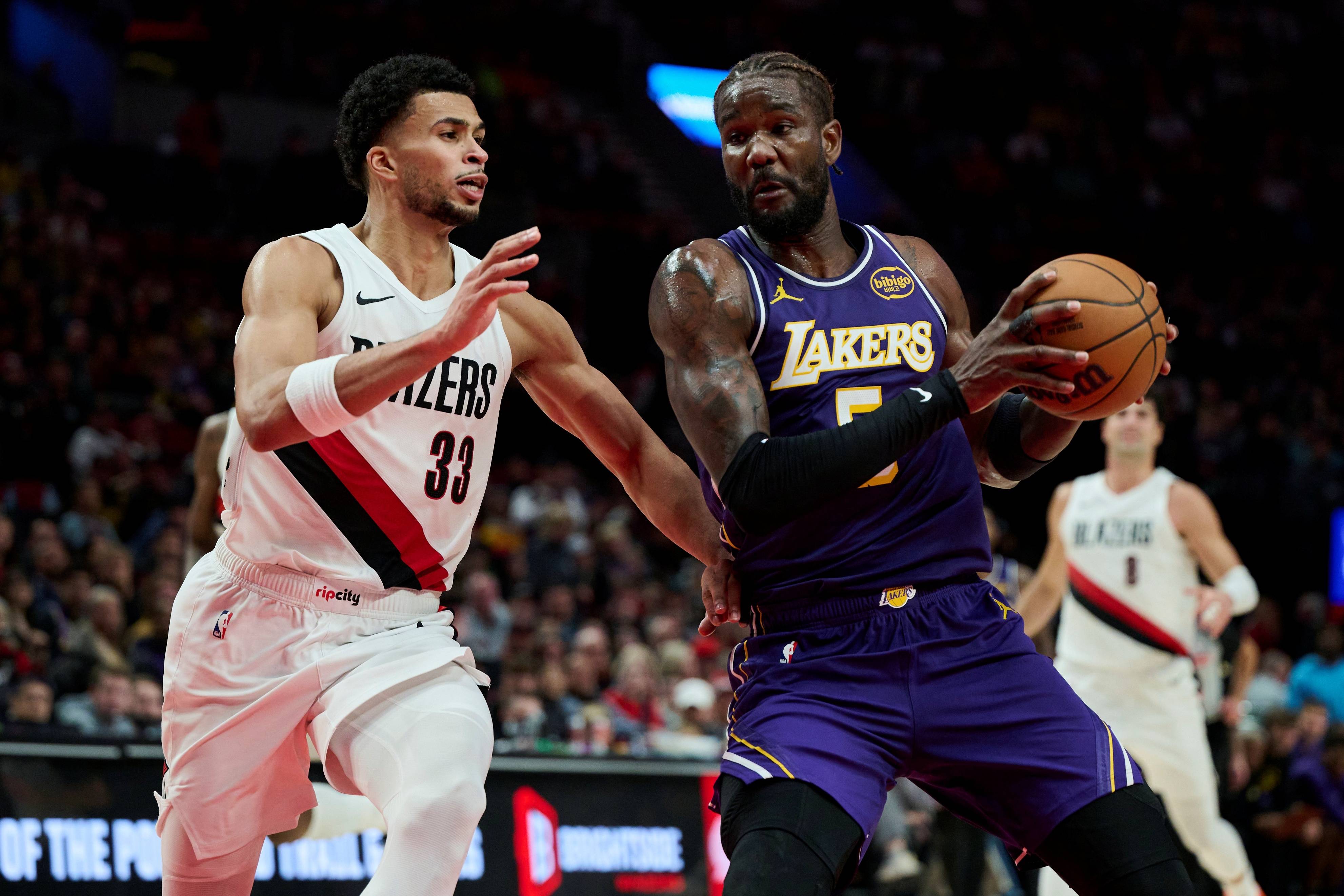 雷火电竞入驻-东部球队携手联手，共同击败对手实现连胜