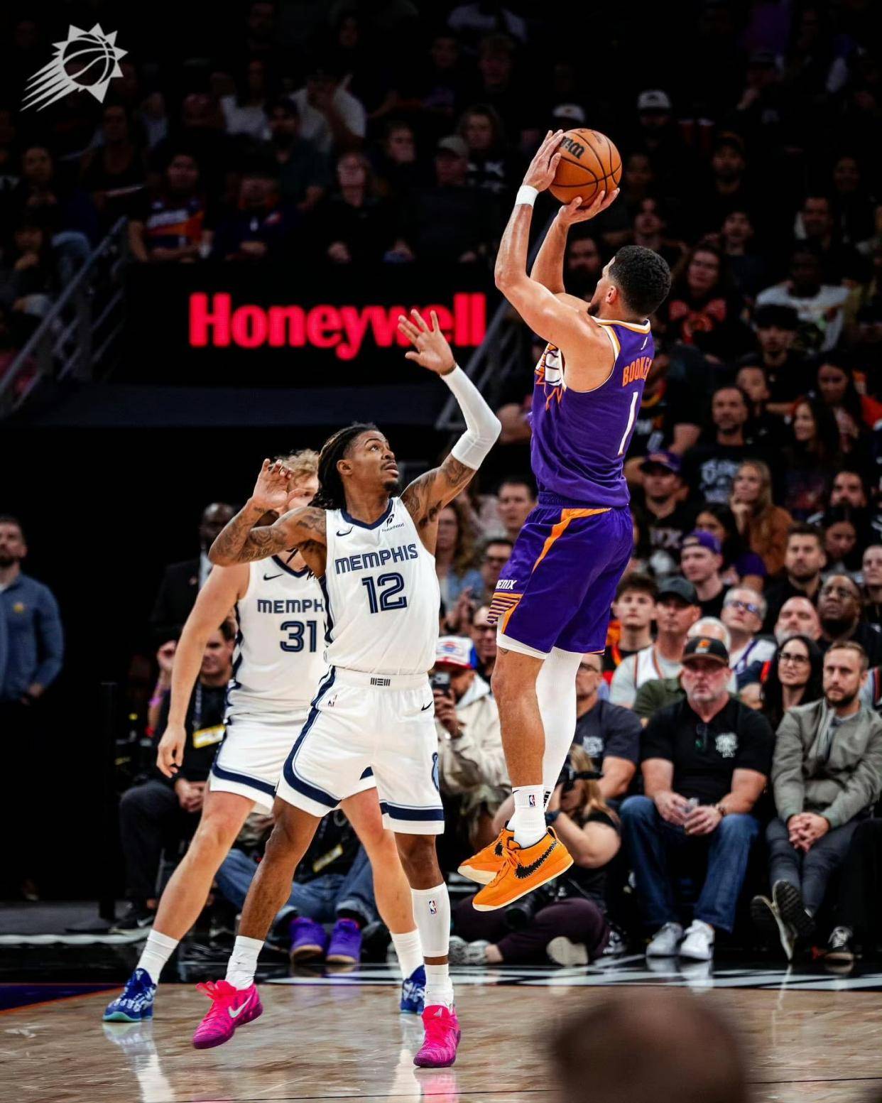 雷火电竞app-新疆队险胜灰熊，莫兰特高光表现