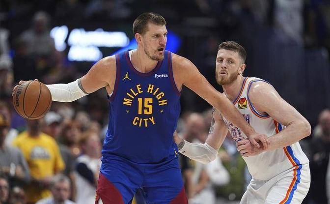 雷火电竞app-魔术鏖战国王，约基奇扛起全队