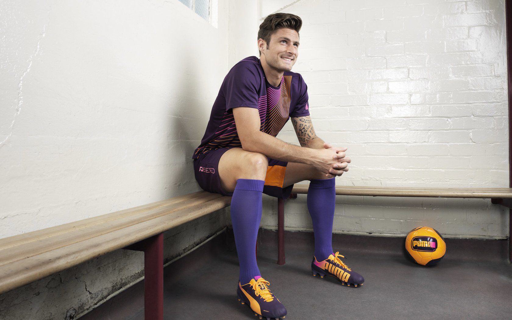 雷火电竞下载-绿茵场上的平行宇宙，当西班牙硝烟遇见中东金元